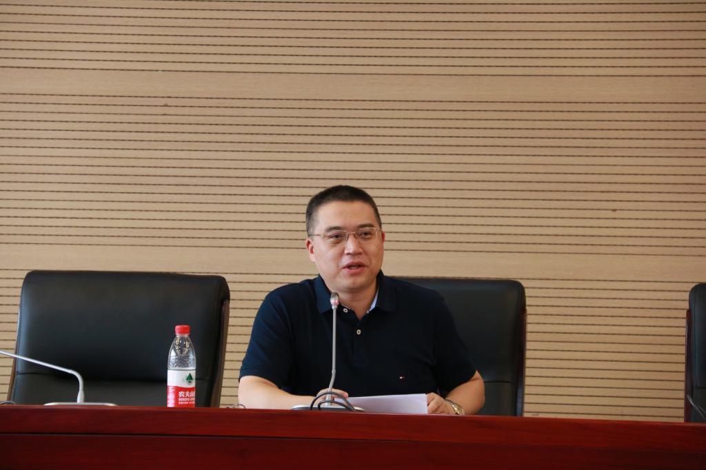 图6:张晓涛院长作主题为“学思并行、内外兼修、塑造自我”的治学演讲
